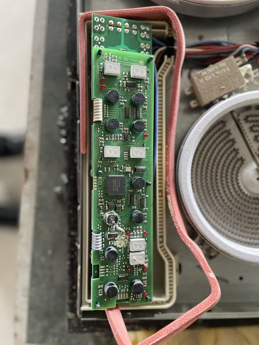 Продам на запчастини електроплиту Elektrolux EHS 6690 X