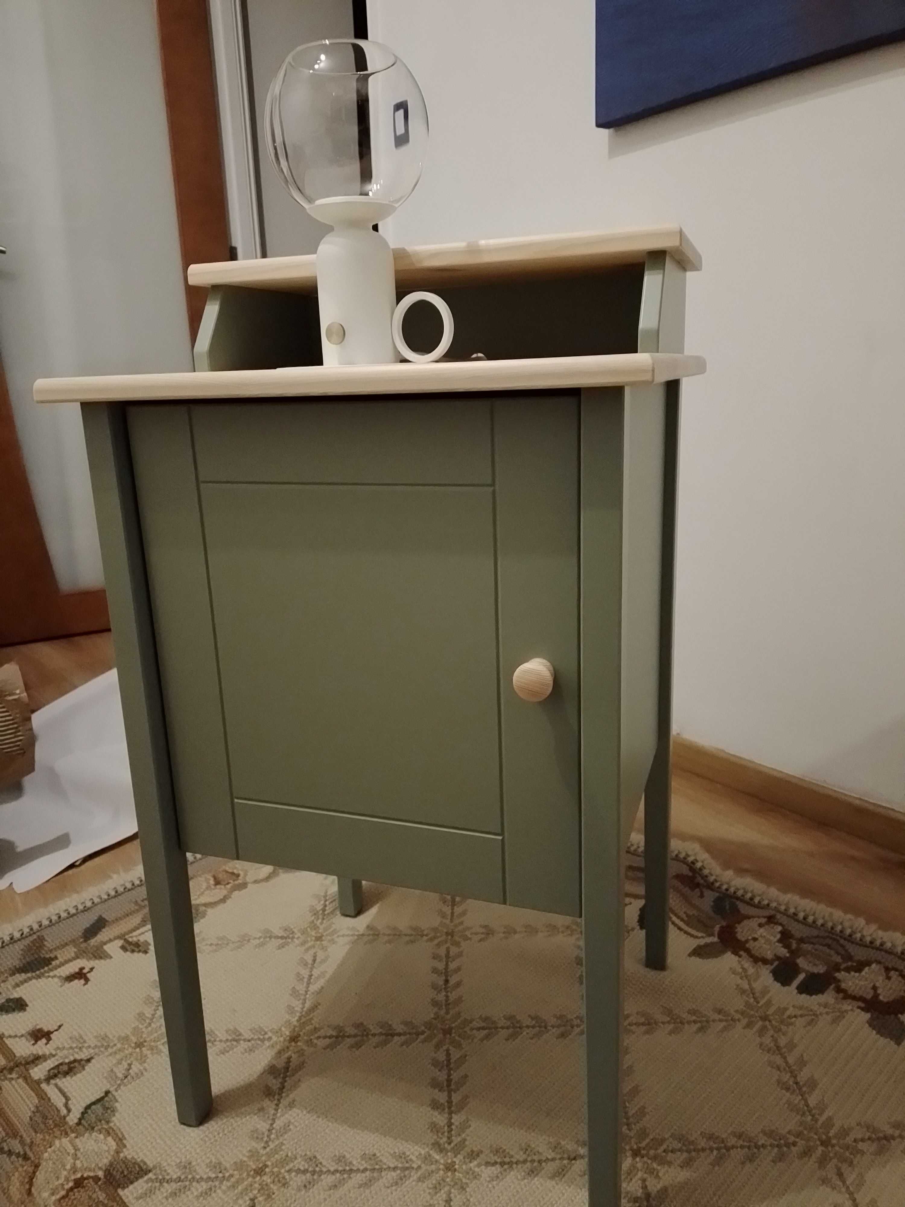 Mesa de Cabeceira Verde