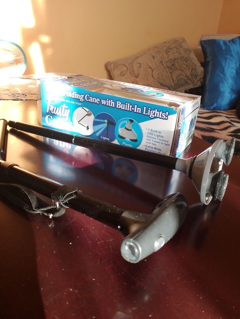 Składana laska inwalidzka dla osób starszych z lampką LED-Trusty CANE