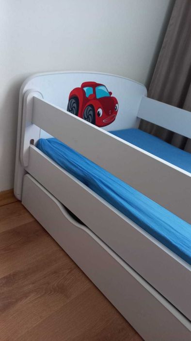 łóżko dziecięce z samohodem