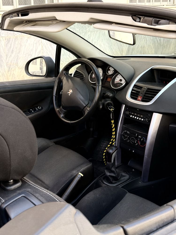 Peugeot 207 CC 1.6 Gasolina - Cabrio cheio de estilo!
