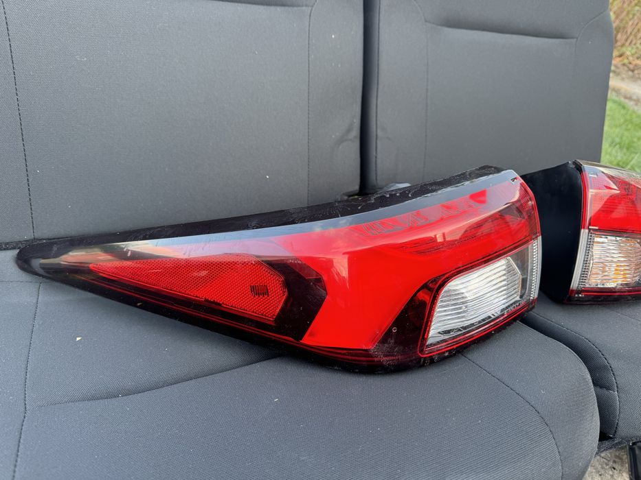 Mitsubishi Outlander 4  задні стопи