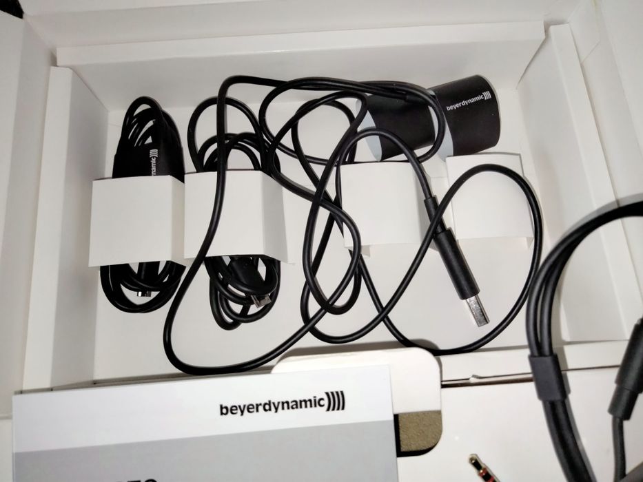 Beyerdynamic Impacto Universal High-End DAC i wzmacniacz słuchawkowy .