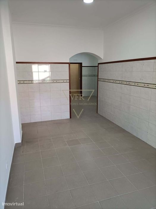 Loures, Zona BOTICA (GUERREIROS) - Loja de Rua, para Venda – 70m²