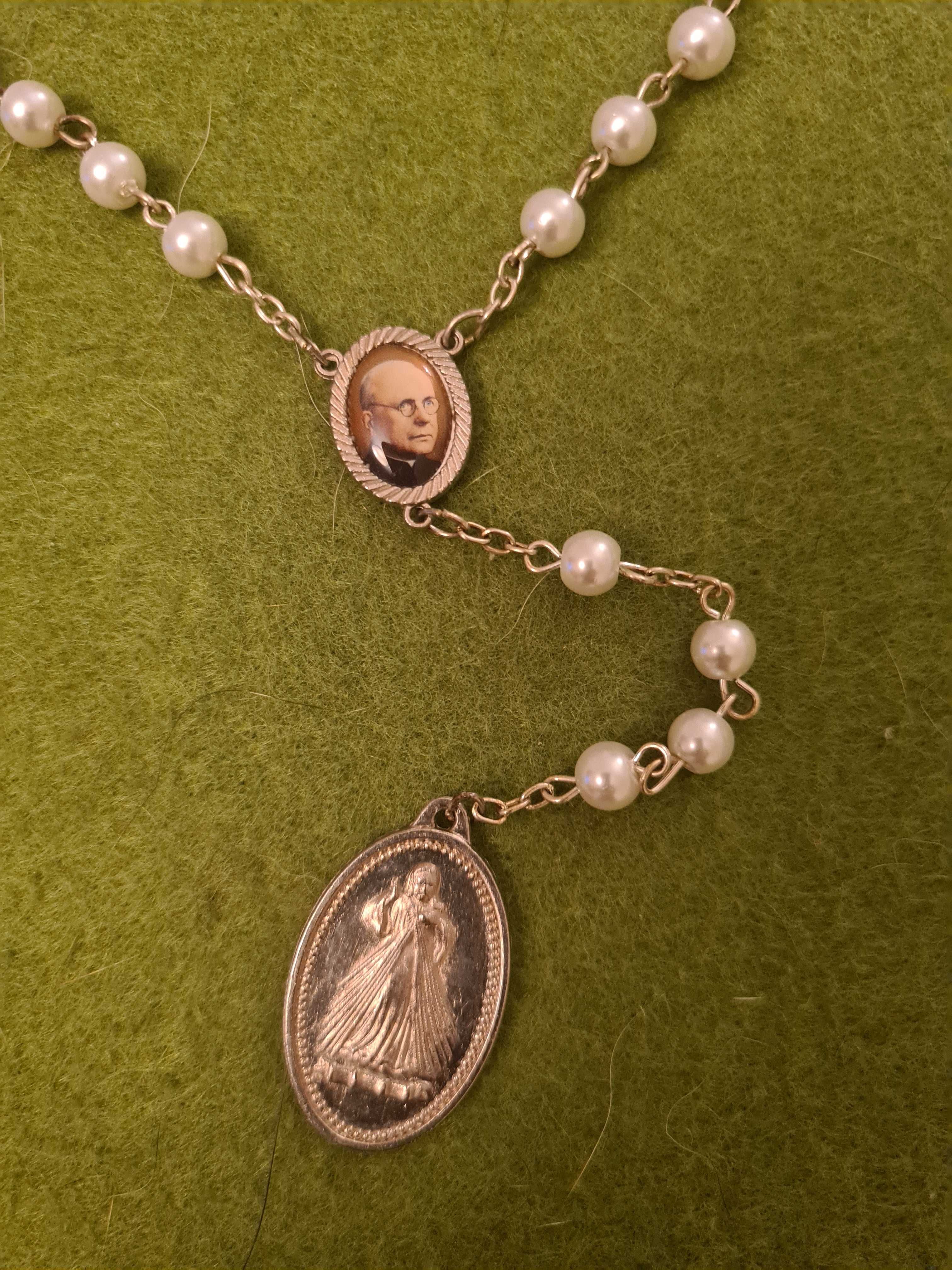 Perłowy różaniec ks. Sopoćko i siostra Faustyna + książka
