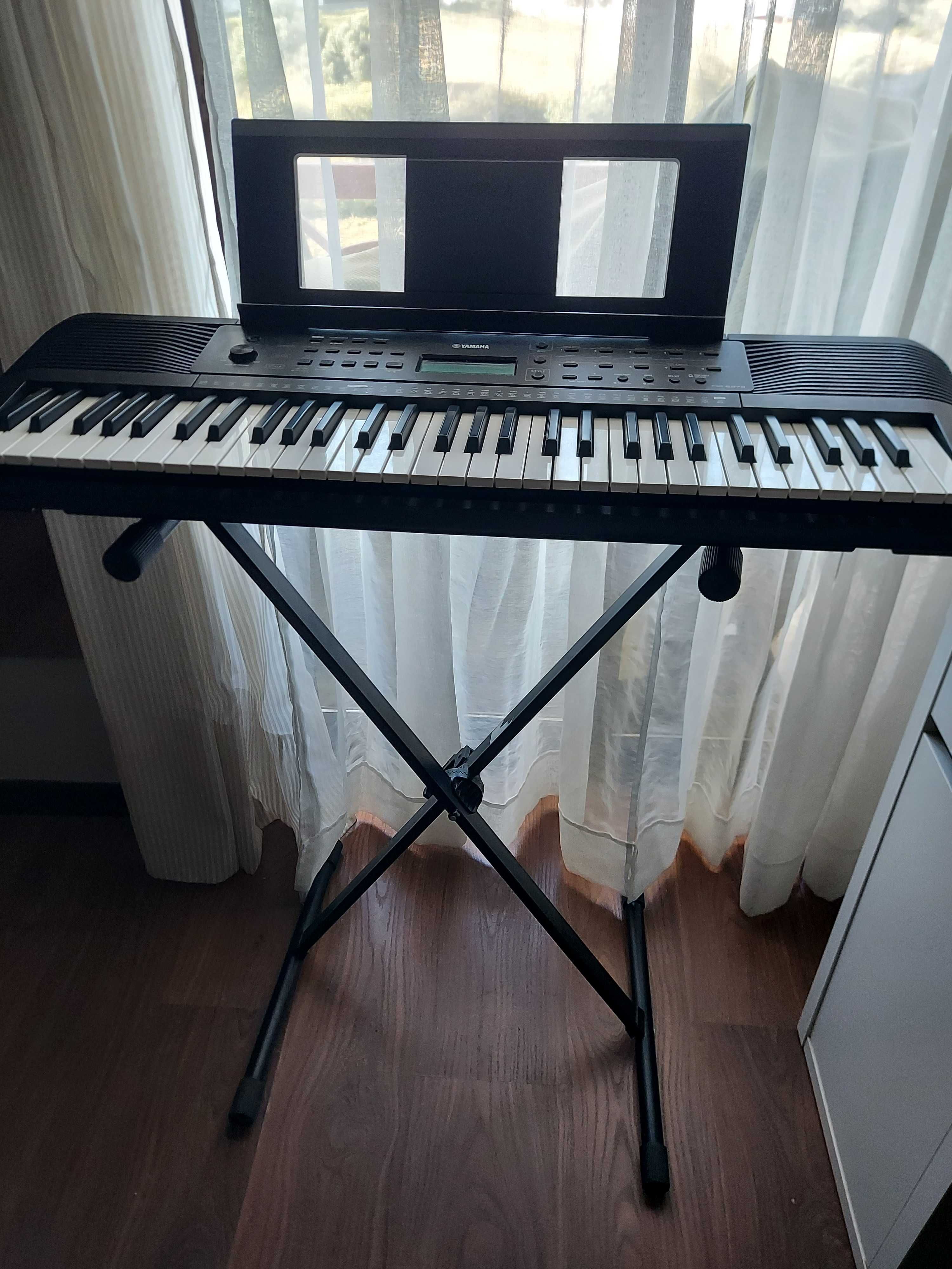 Teclado Yamaha PSR -E 273