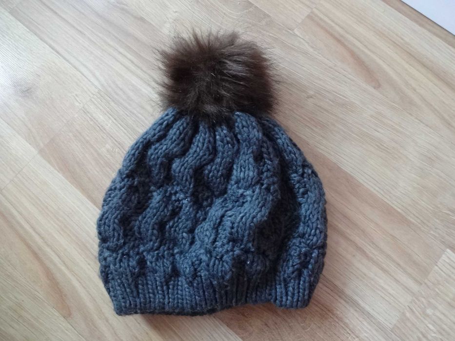 beret z pomponem Nowy