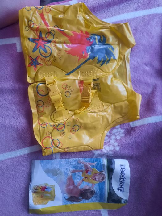 Надувний жилет 3-6років.