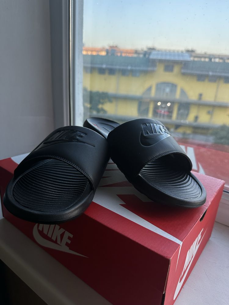 Шльопанці нові Nike