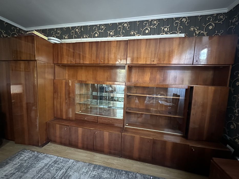 Стєнка у вітальню