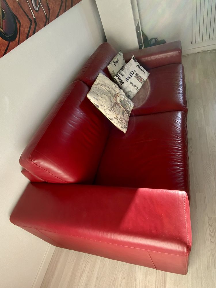 Sofa vermelho em pele da Divani Divani