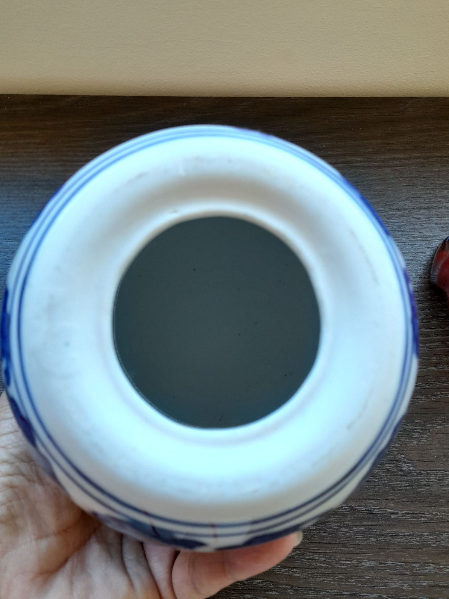 Ovo decorativo em porcelana, azul e branco