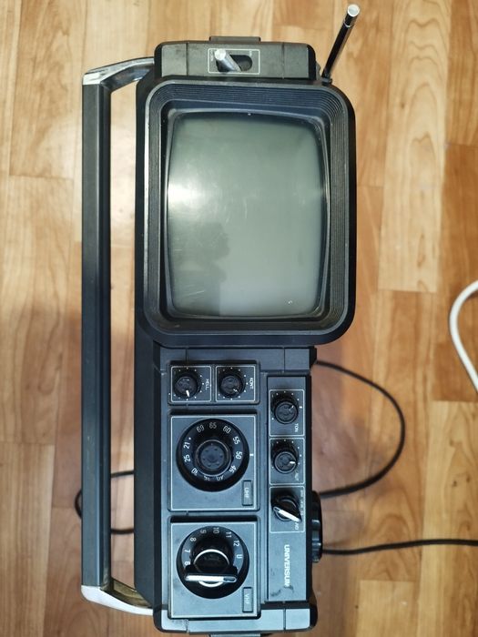 ТВ радіоприймач Universum SK 27811R