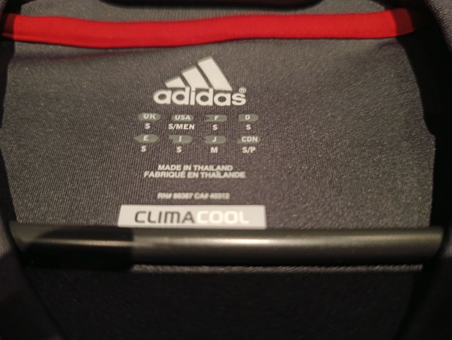 Używana wyjazdowa koszulka Liverpoolu sezon 11/12