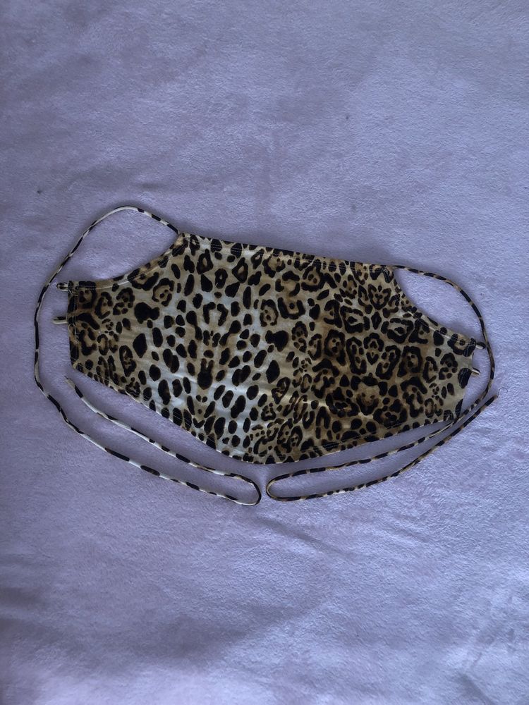 top padrão leopardo