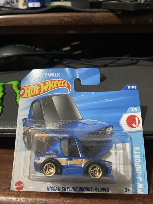 Hot wheels variados