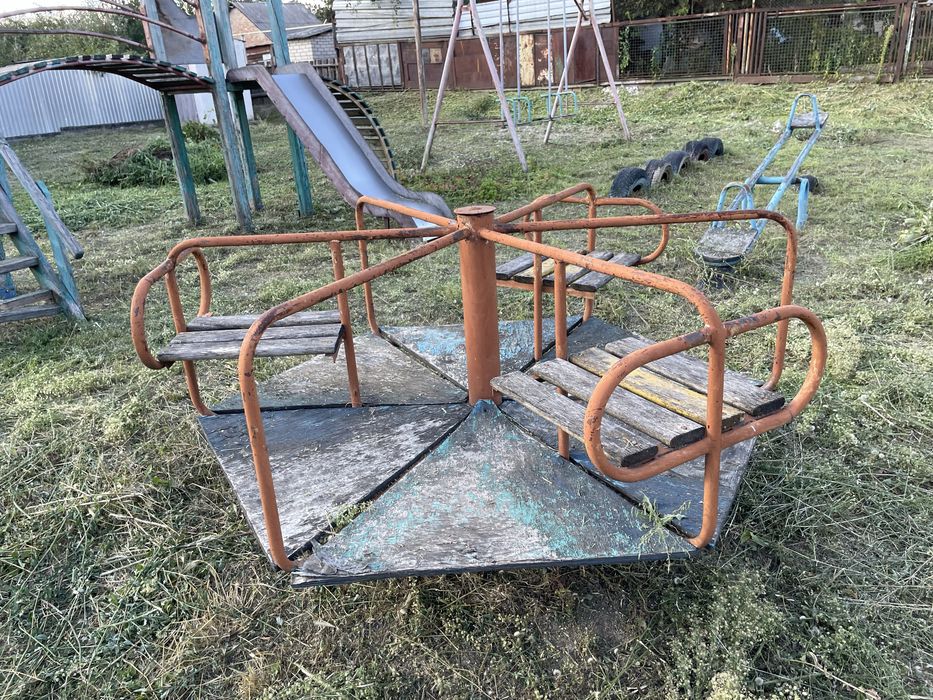 Дитячі гойдалки б/у