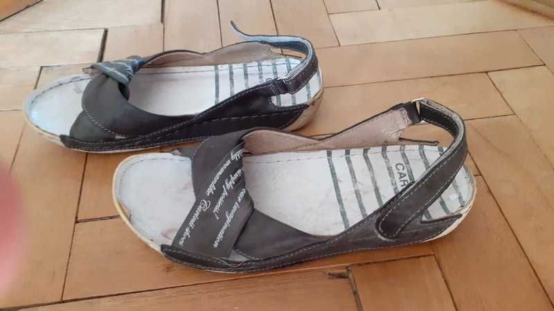 Szare sandałki Carinii