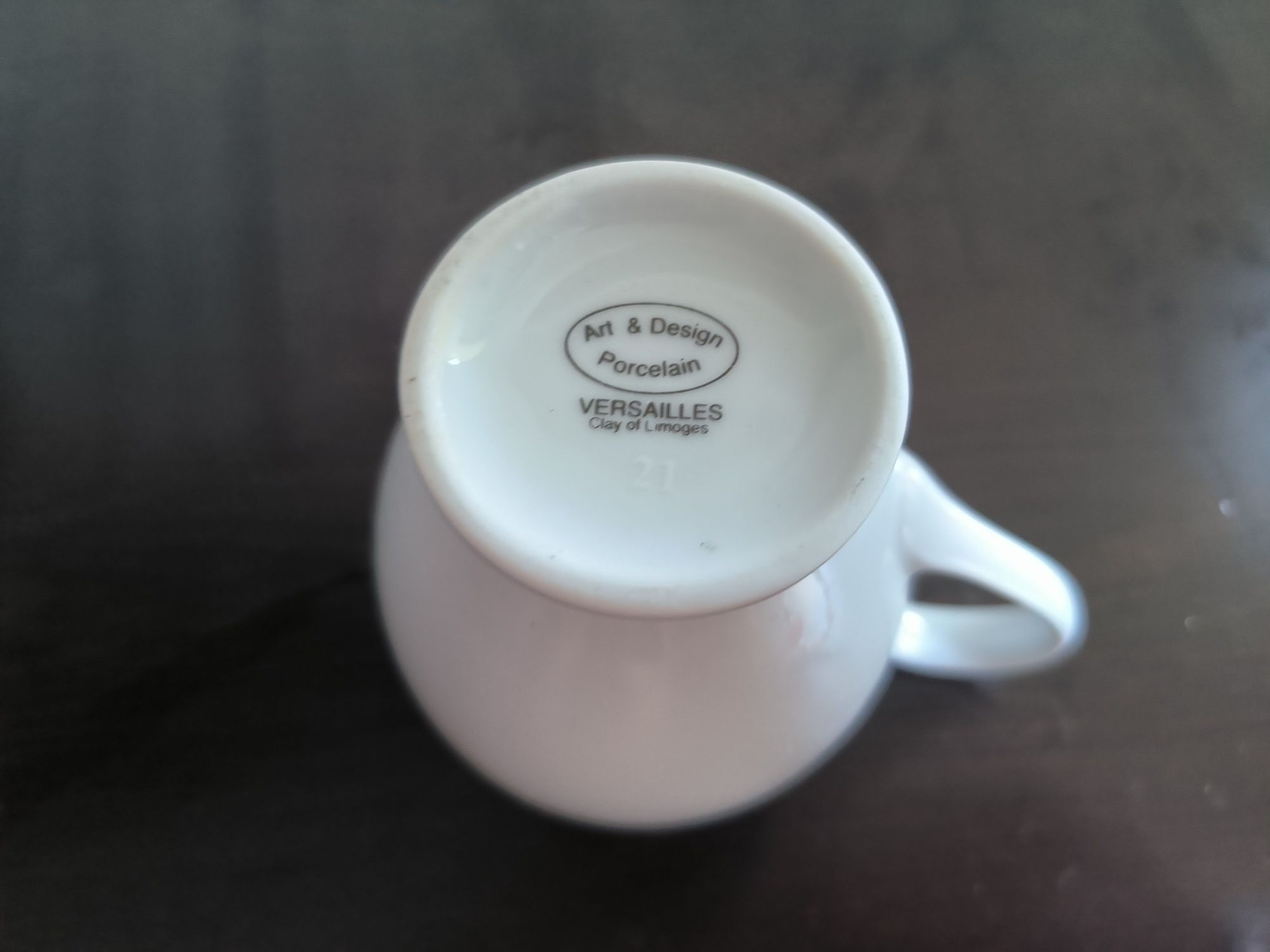 Biały porcelanowy dzbanuszek na mleko mlecznik Art & Design Porcelain