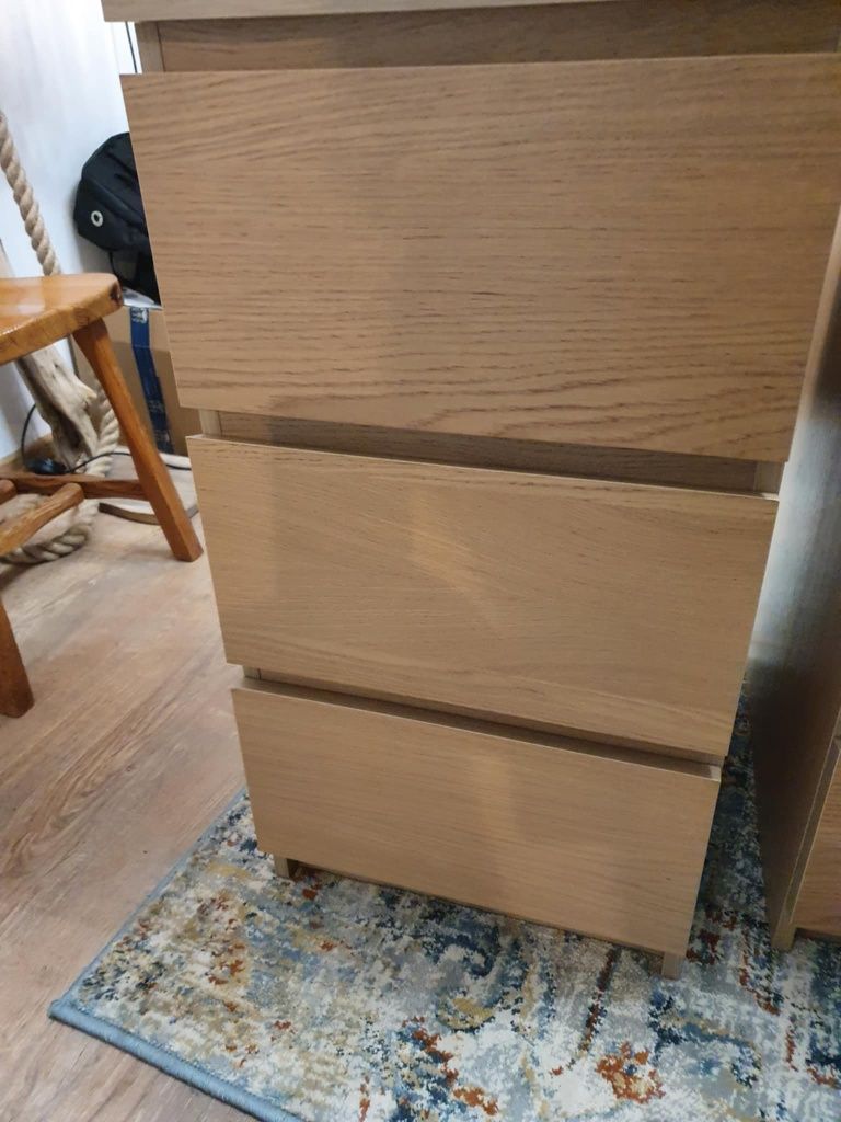 Beżowe szafki Ikea Malm z trzema szufladami
