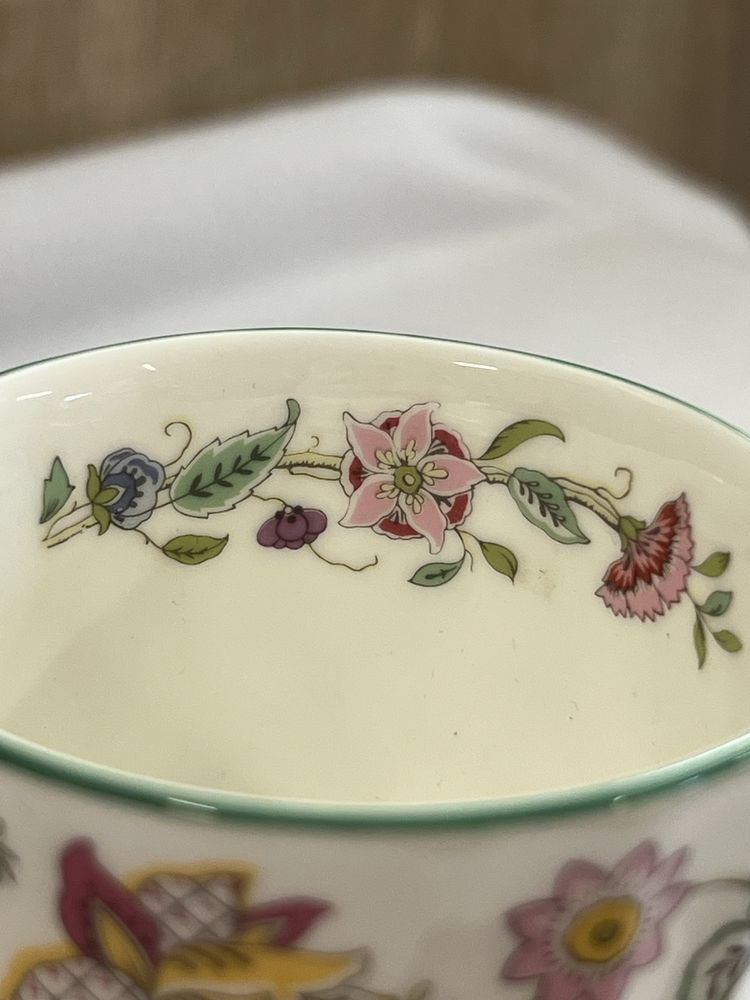 Porcelanowy wazonik