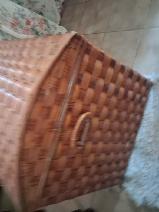 Baú novo antigo bom
