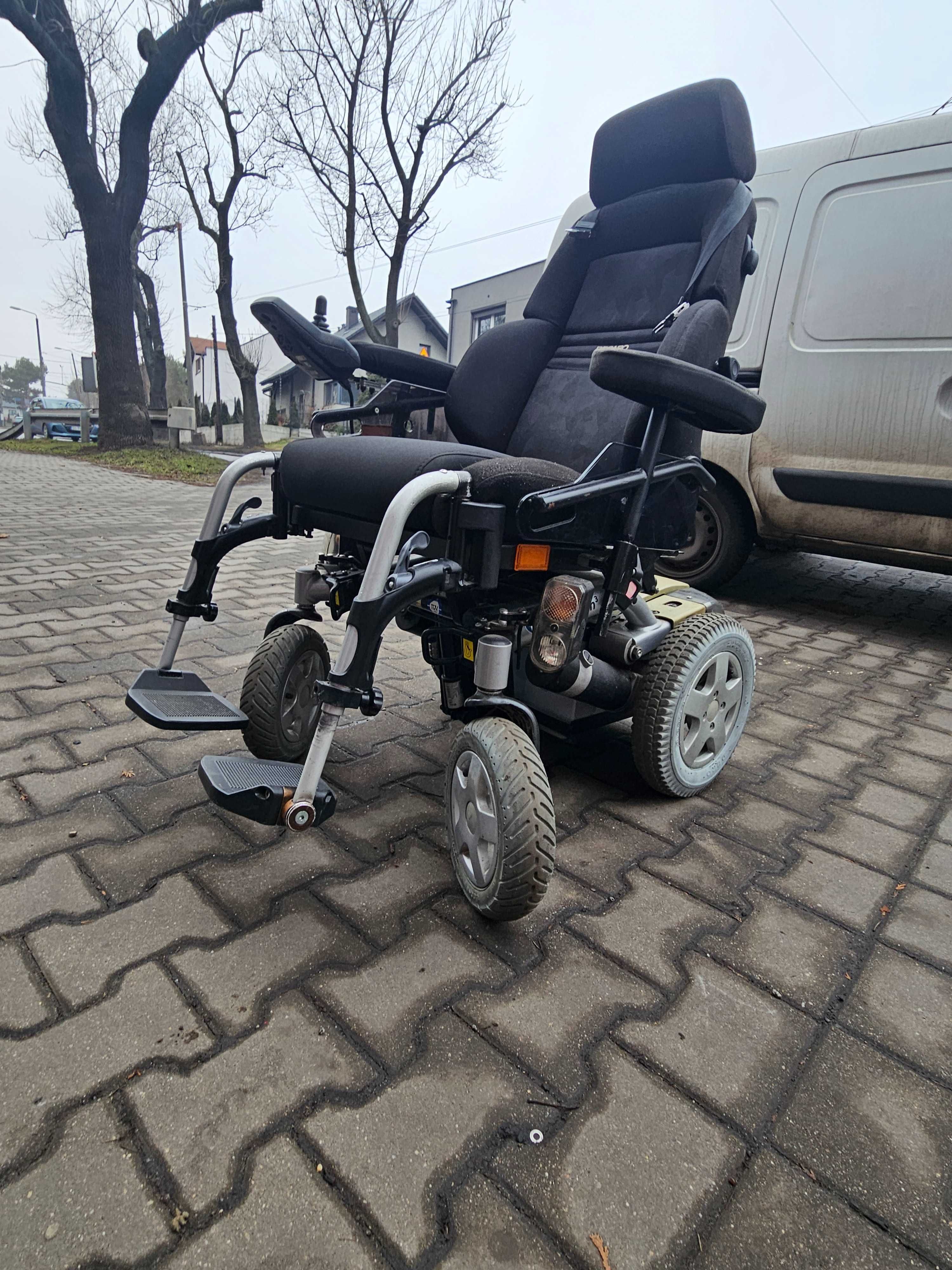 Wózek inwalidzki  Invacare Storm z elektrycznym fotelem