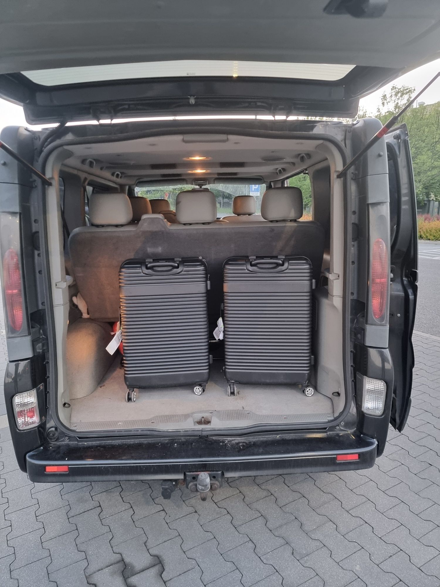 Opel vivaro 2.5 diesel Hak 8 miejsc tour