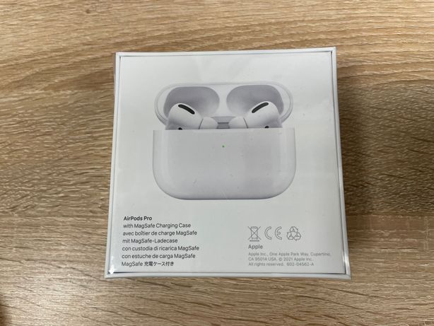 AirPods Pro MagSafe Charging Case