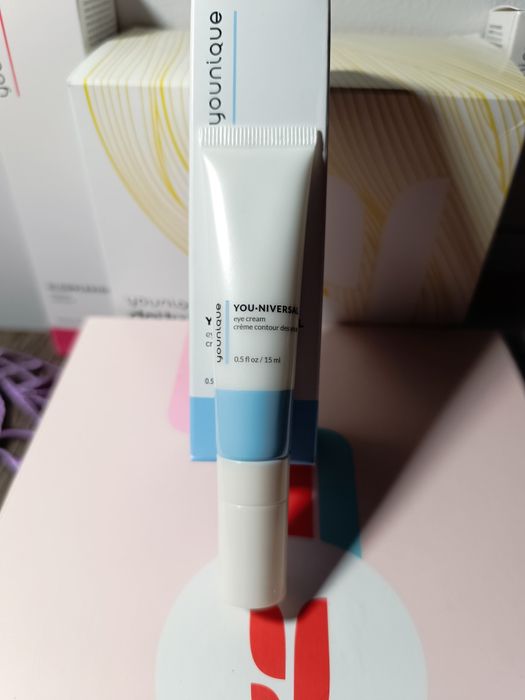 Krem pod oczy z ceramicznym aplikatorem od Younique