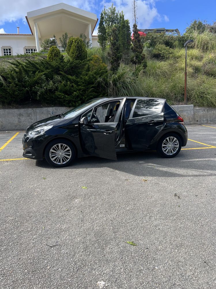 Peugeot 208 Hatchback 1.2 VTI