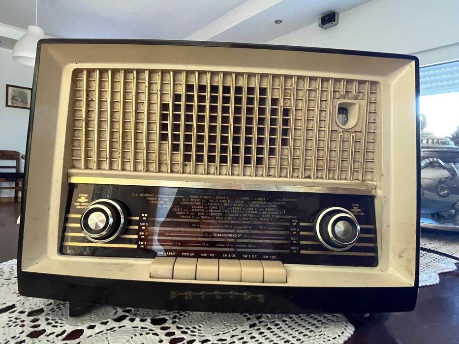 Radio muito antigo PHILIPS