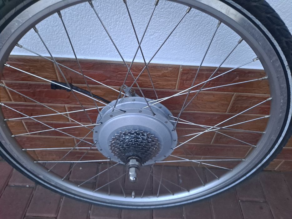 Kolo z silnikiem do roweru elektrycznego