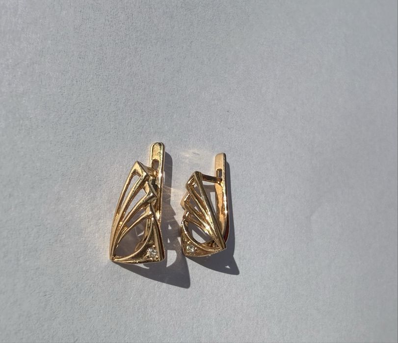 Нові золоті сережки з діамантами