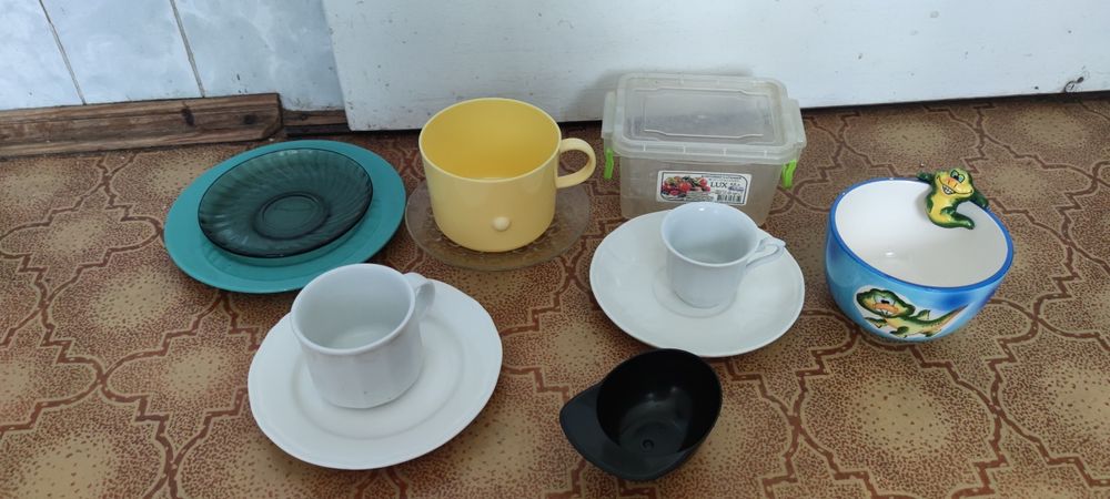 Пакет посуды, сковородки, костпюля, тарелки