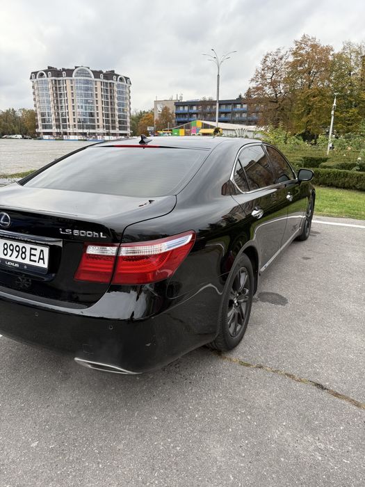 Lexus LS600L 2008 года в родной краске, новая пневма и батарея