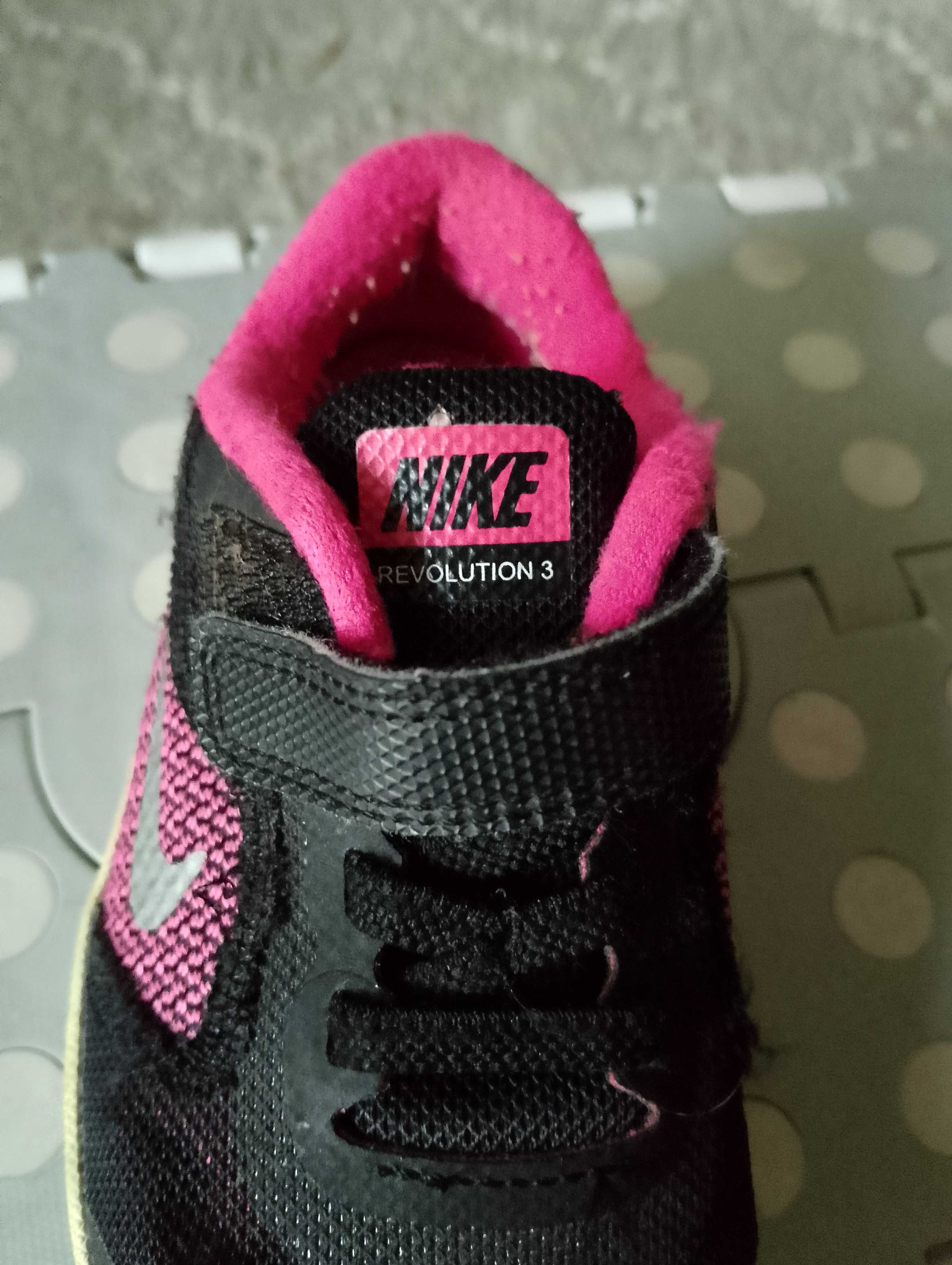 NIKE. Buty dziecięce.