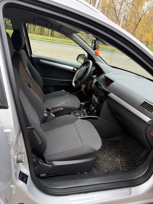 Продам Opel Astra H 2010