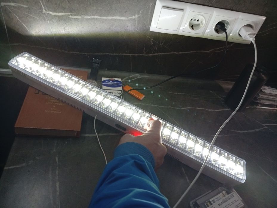 Продам светильник лёд на 90 элементов.