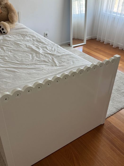 Cama de solteiro lacada branco