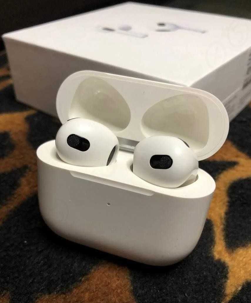 Блютуз навушники AirPods 3. Пробиваються на офіційному сайті Apple!