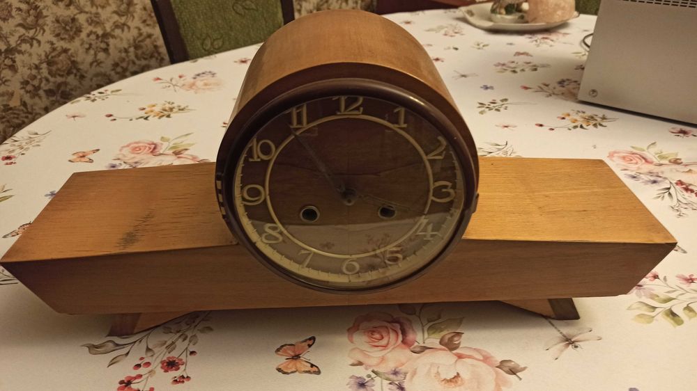 Elegancki drewniany zegar Metron vintage