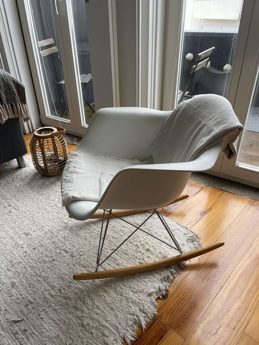 cadeira de balanço branca