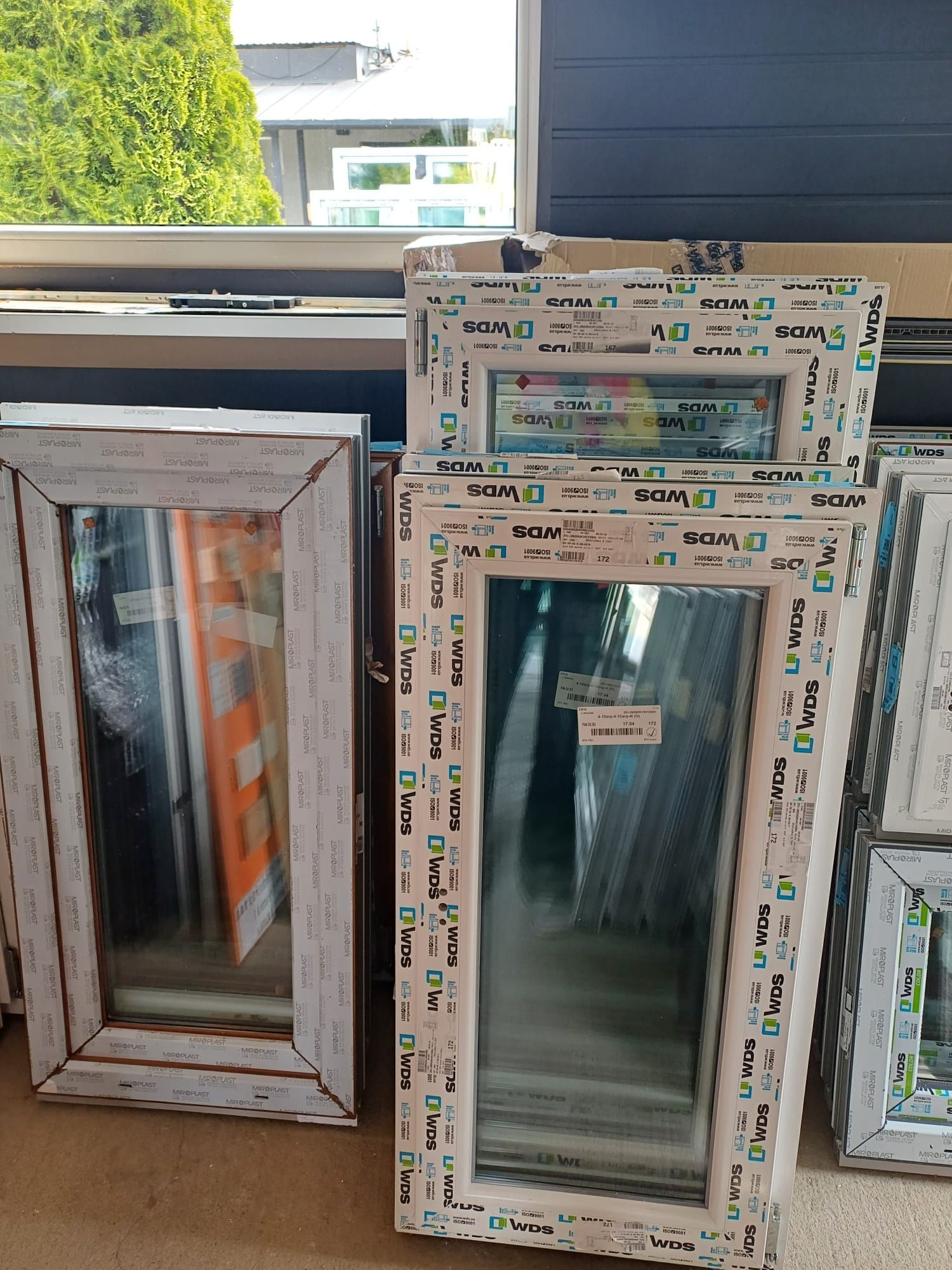 Okna różne rozmiary i kolory, 55x53