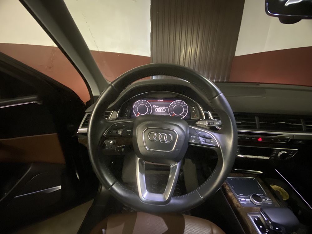AUDI Q7  2018 року у гарному стані