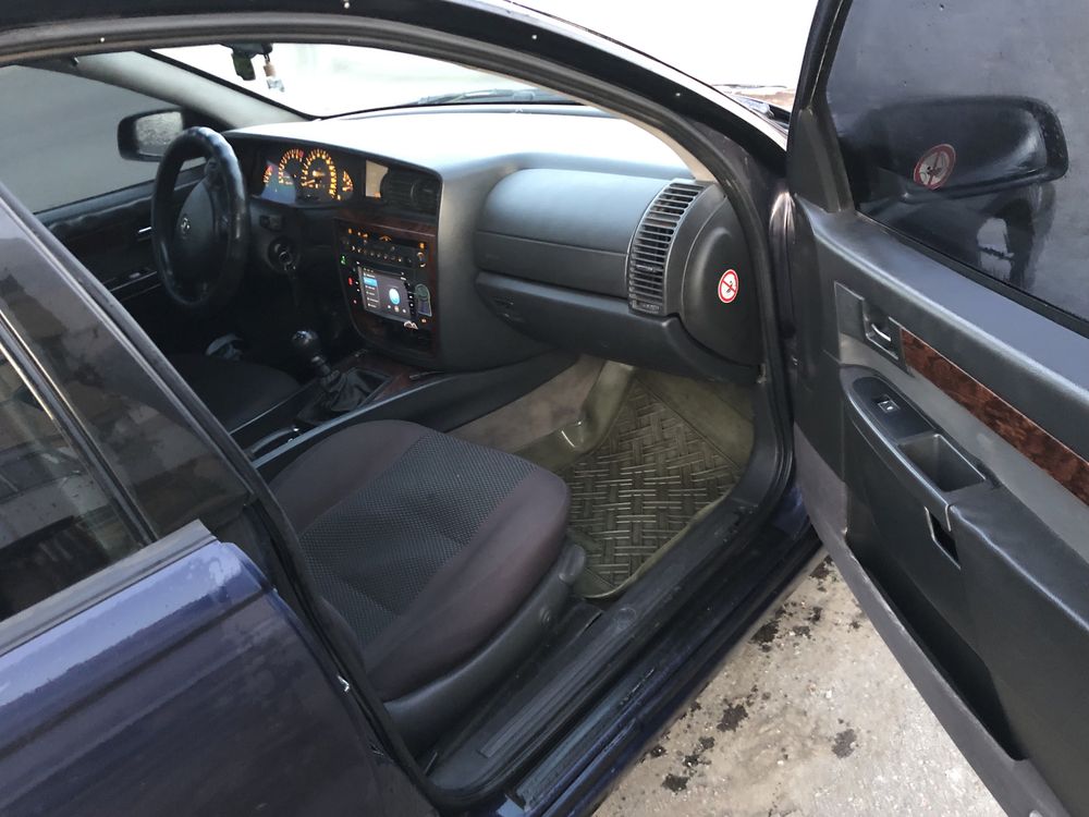 Opel omega b rest 2.2 benzinas