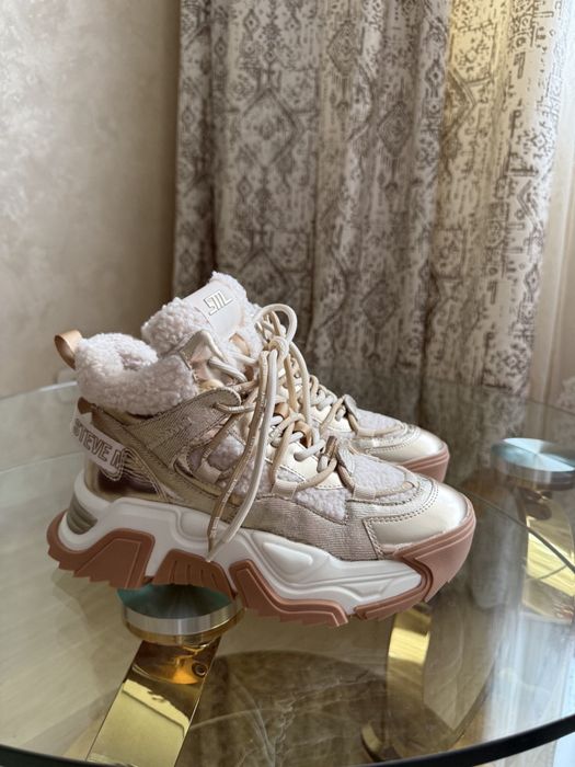 утеплені кросівки Steve Madden