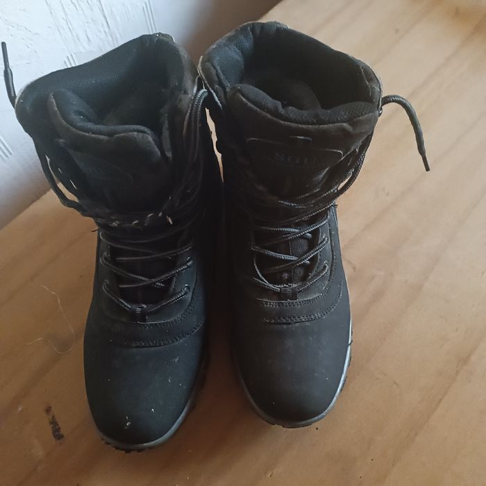 Продам зимние ботинки