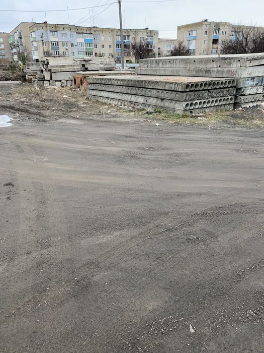 Продам  земельну дi лянку 200 кв мт. 16.5. М. На 12 м