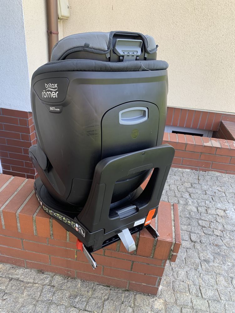 Fotelik samochodowy Britax Römer Dualfix M i-Size obrotowy 0-18